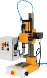 Machine à chaud pneumatique semi-automatique