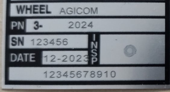 Marquage laser sur étiquette en aluminium