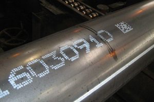 Marquage-de-code-DataMatrix-sur-tube-en-acier