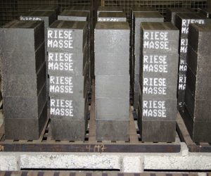 Marquage-jet-dencre-sur-des-roches