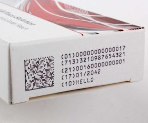 Numéro-de-série-et-code-Datamatrix-marqué-au-jet-dencre-sur-emballage
